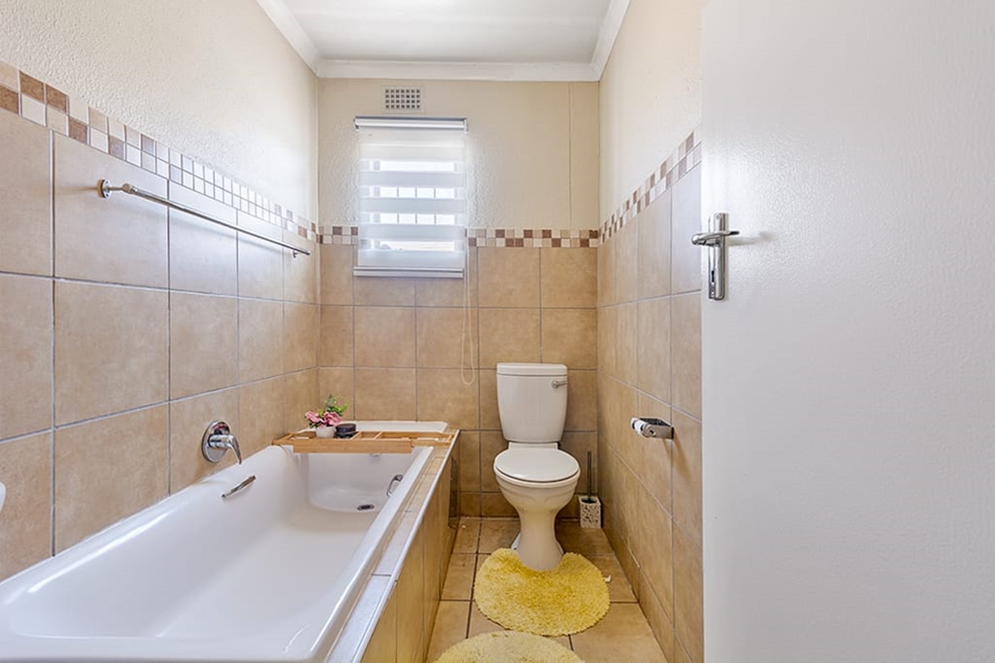 3Bedroom House To Rent in Albertsdal with backyard and carport