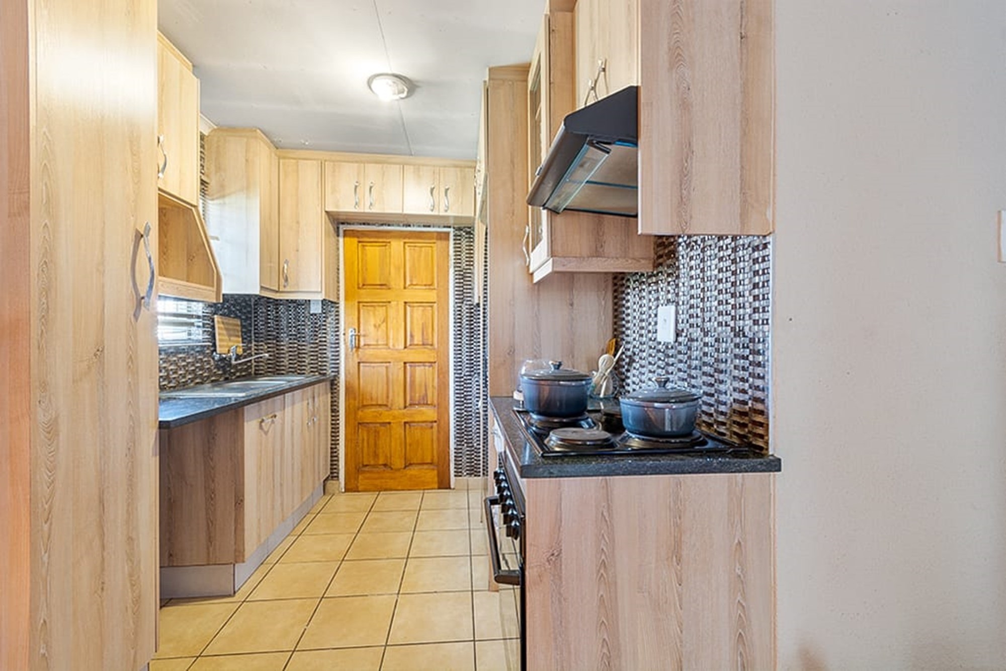 3Bedroom House To Rent in Albertsdal with backyard and carport