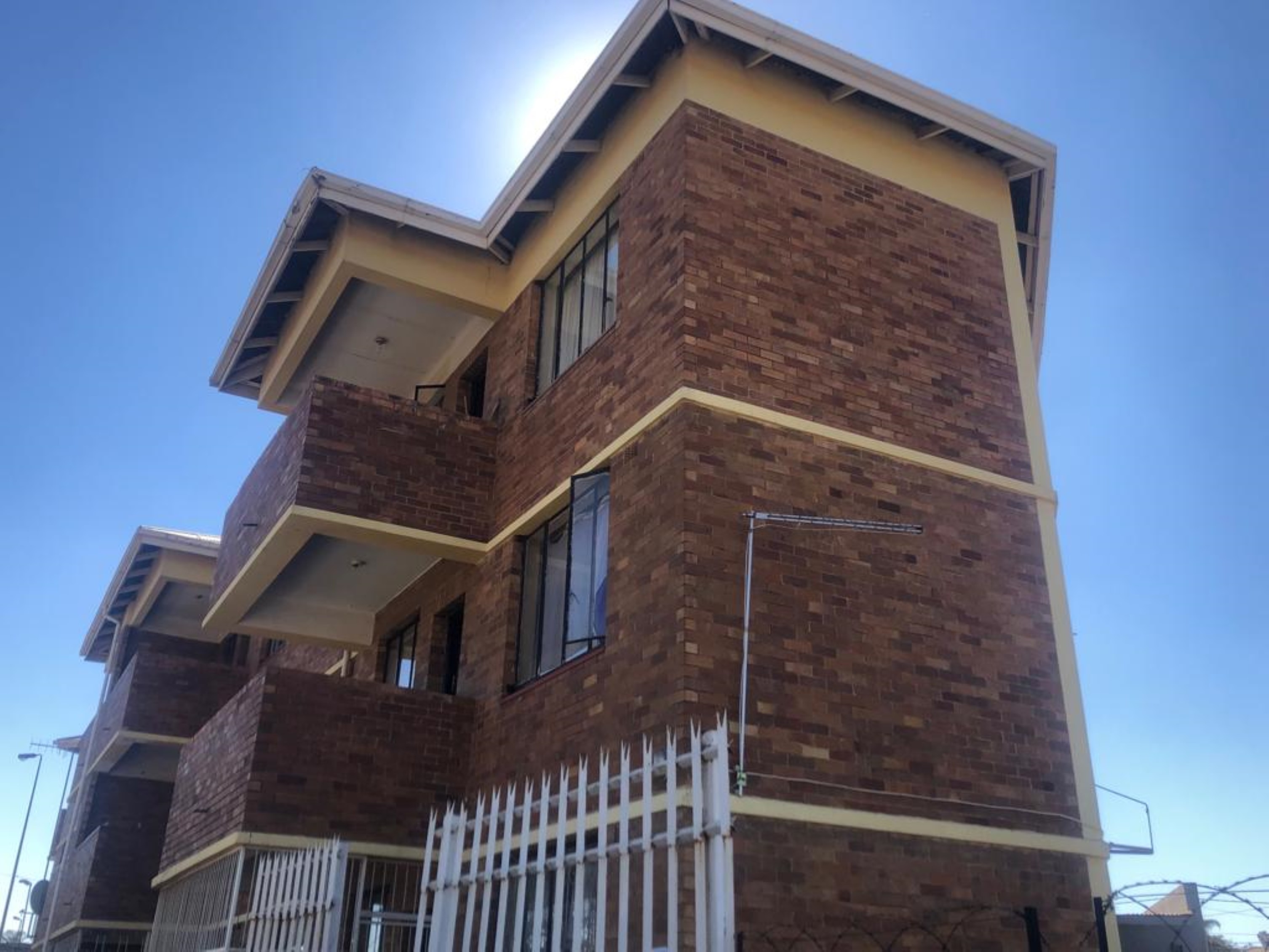1 Bedroomed Flat in Theo's Court (pty)ltd