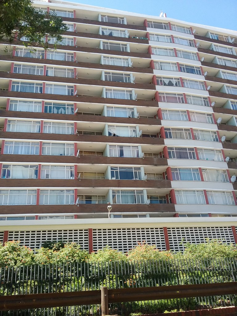 2Bedroom flat in Ridge Plaza,Berea ,Johannesburg