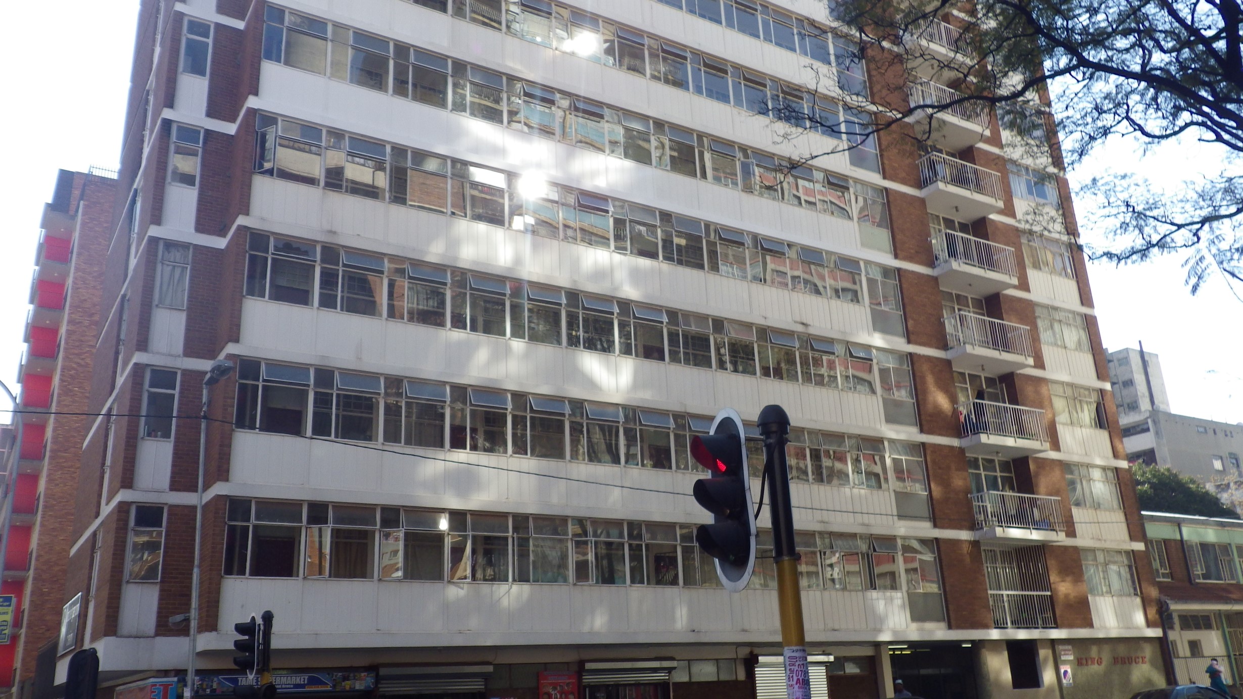 Spacious 1 Bedroom Flat To Rent in Hillbrow with Old Charm 9346_405