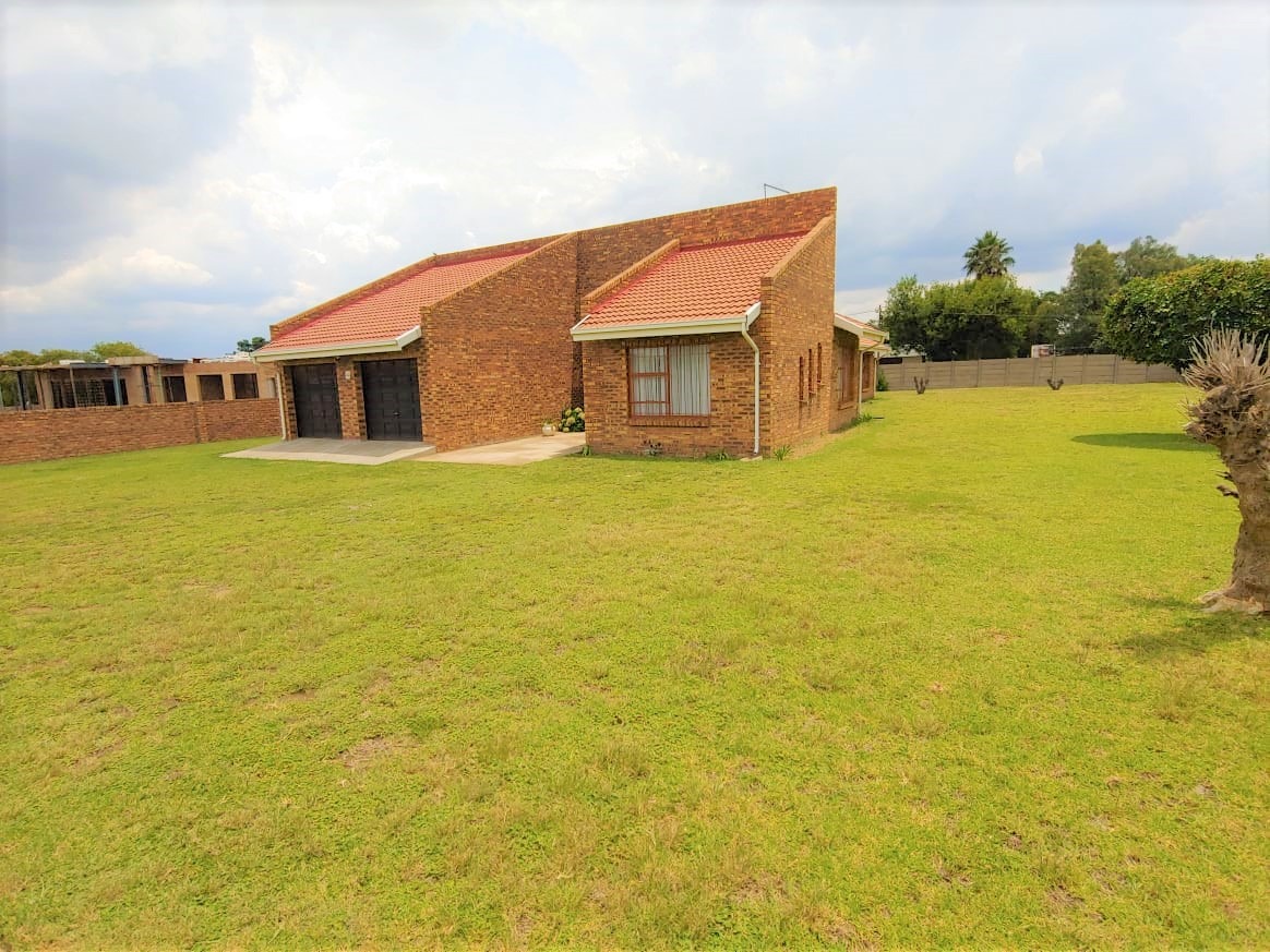 House For Sale In Sharon Park, Nigel, Gauteng for R 1,195,000