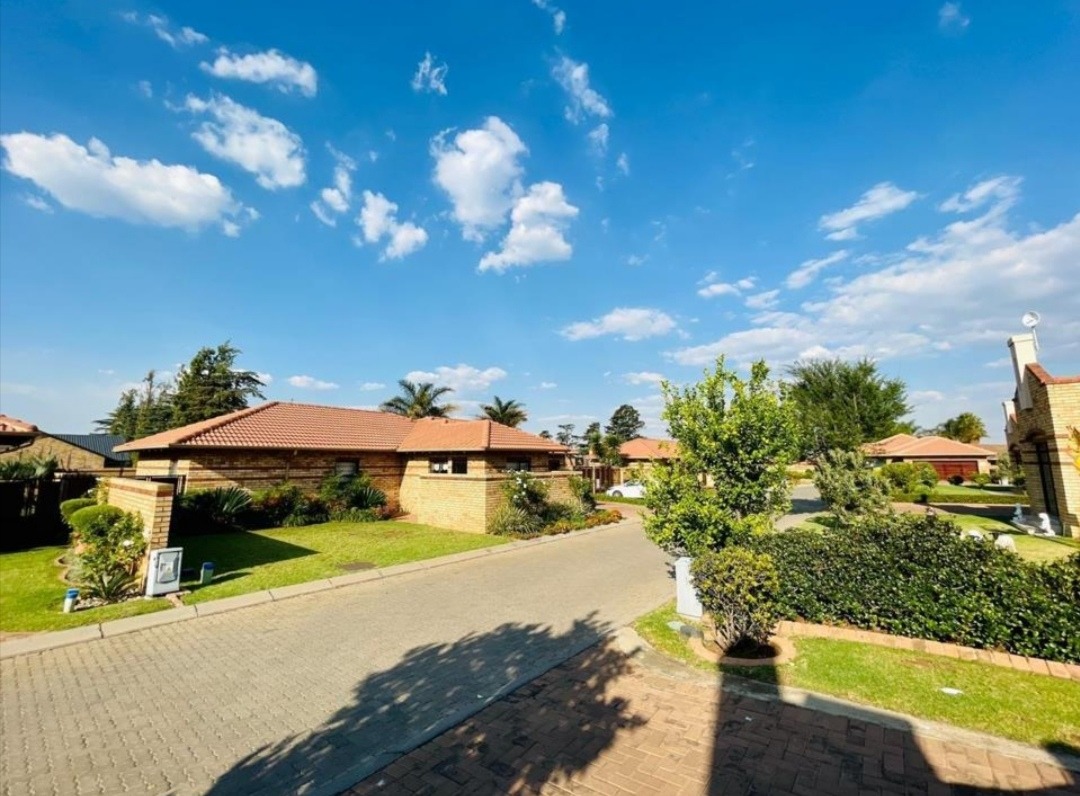 Property and houses for sale and rent in New Market Park, Alberton