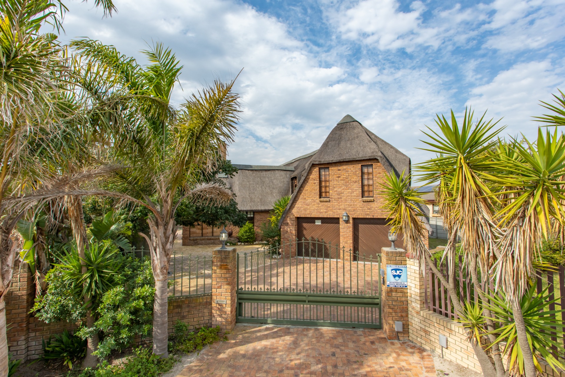 Charming Holiday Feel House for Sale in Rouxville with Unique Features