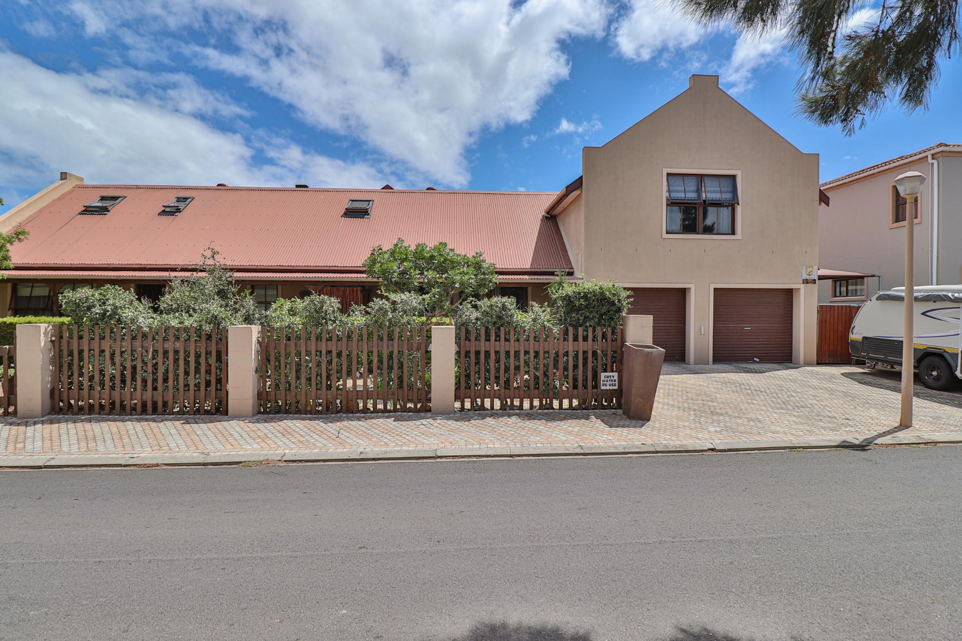 6 Bedroom House Sold in Fairview Golf Estate for R3,180,000 ENT0216629