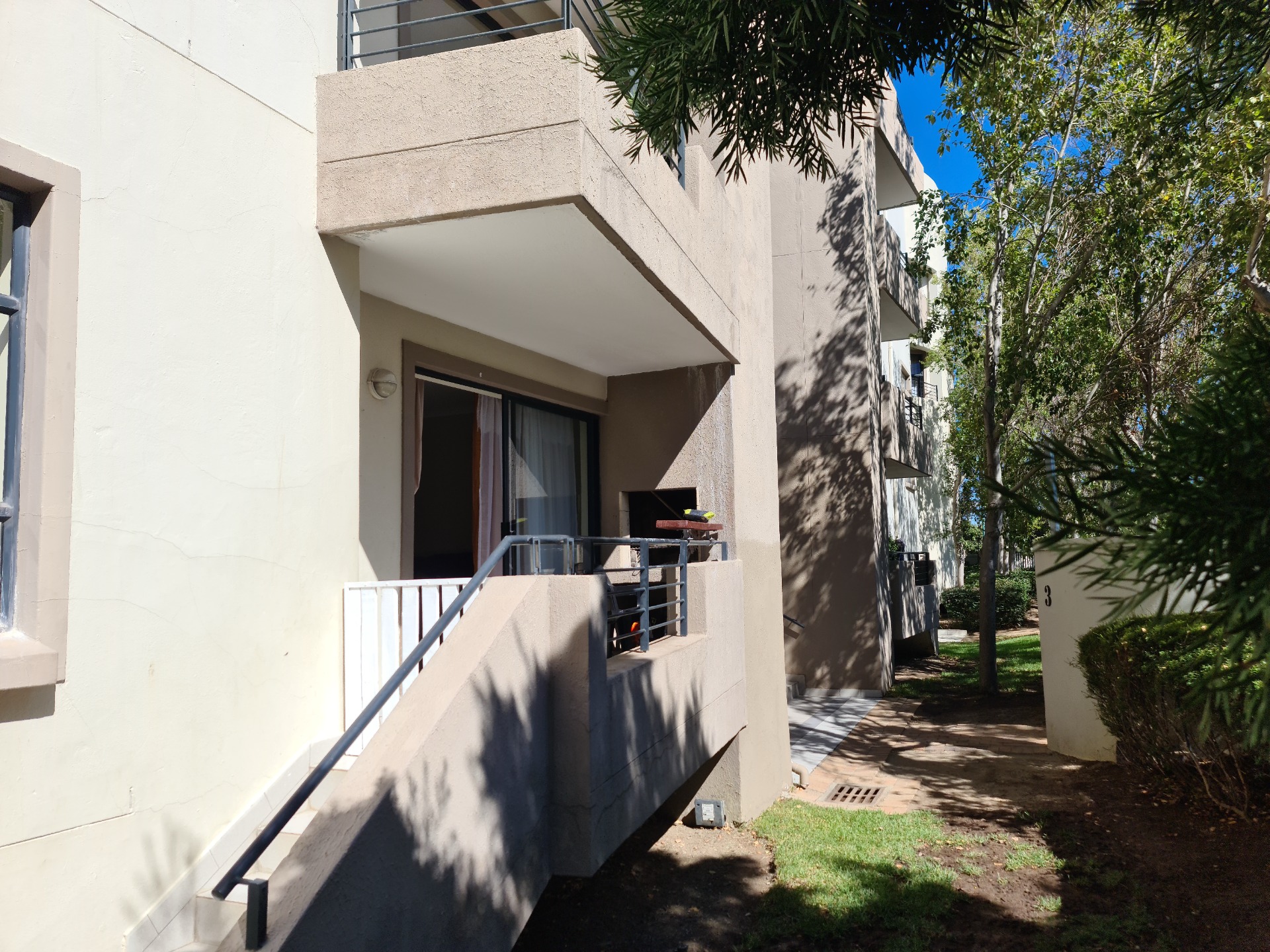 Ground Floor Apartment For Sale, Somerset West Central North Facing