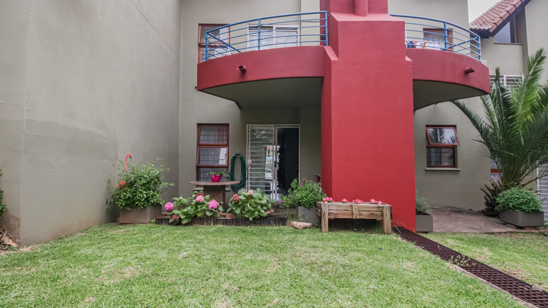 Renovated 2 Bedroom Apartment For Sale in Ferndale Oasis ENT0219999