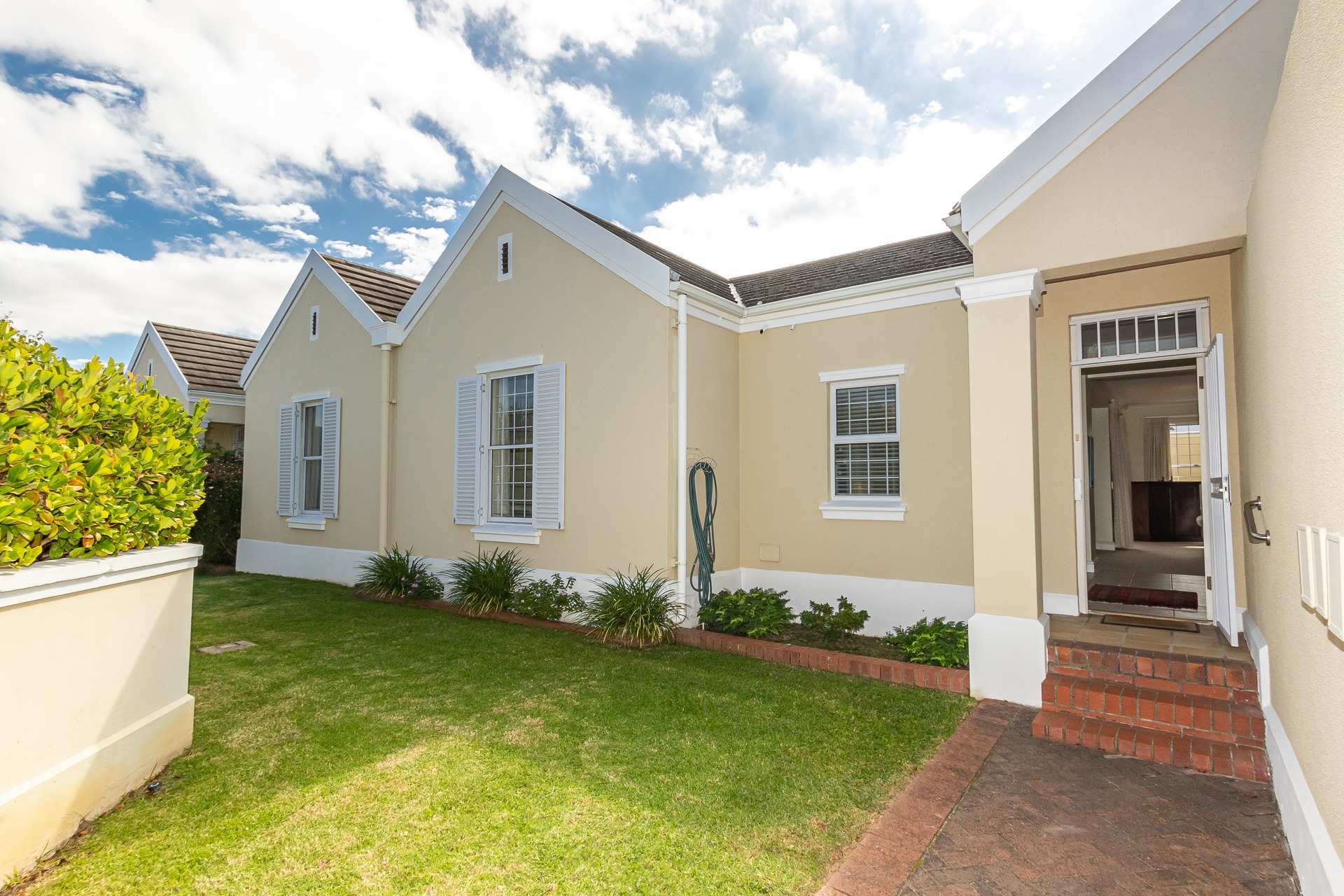 Spacious Constantia House for Sale with Mountain Views & Security