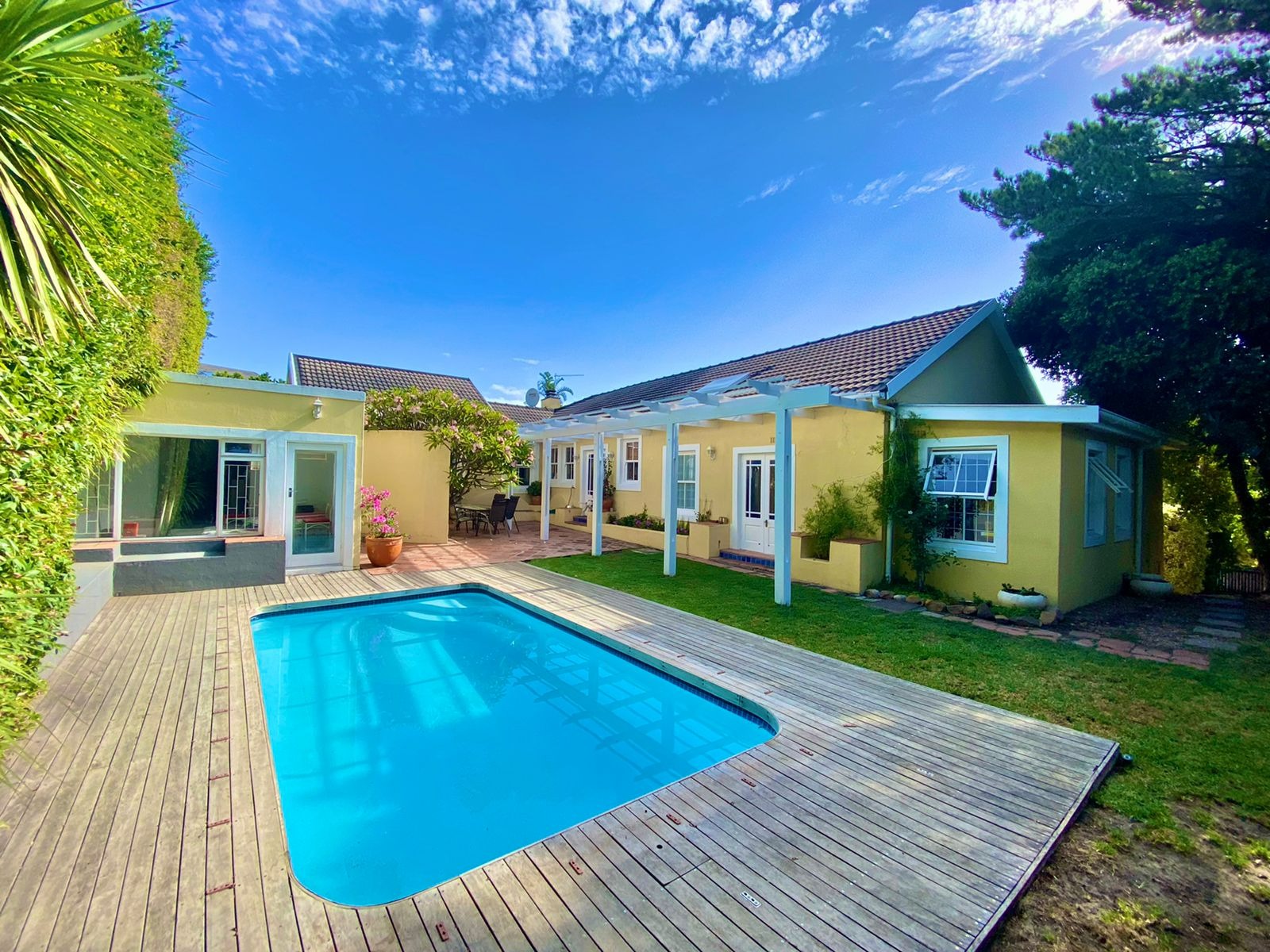 4 Bedroom House in Scott Estate For Sale R27,000 ENT0221992