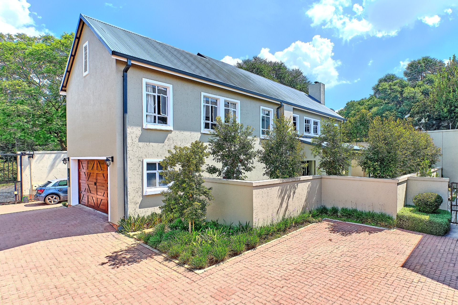 3 Bedroom Townhouse For Sale in Bryanston for R3,699,000 ENT0222068