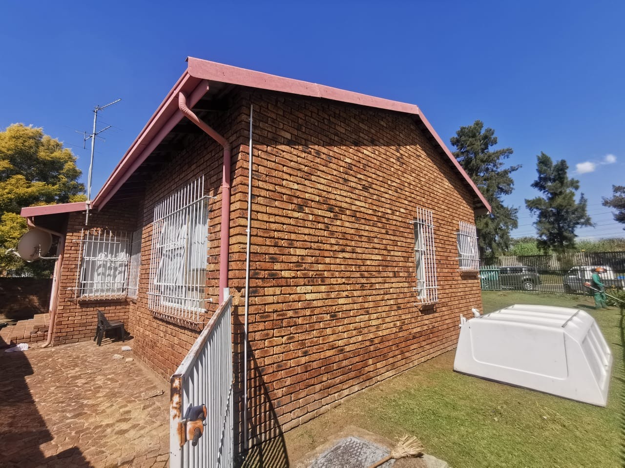 3 Bedroom House For Sale in Petersfield for R799,000 ENT0222108 3 Bedroom House For Sale in Petersfield for R799,000 ENT0222108