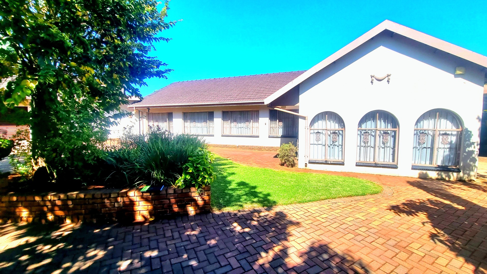 5 Bedroom House For Sale in Clayville East for R2,180,000 ENT0222322