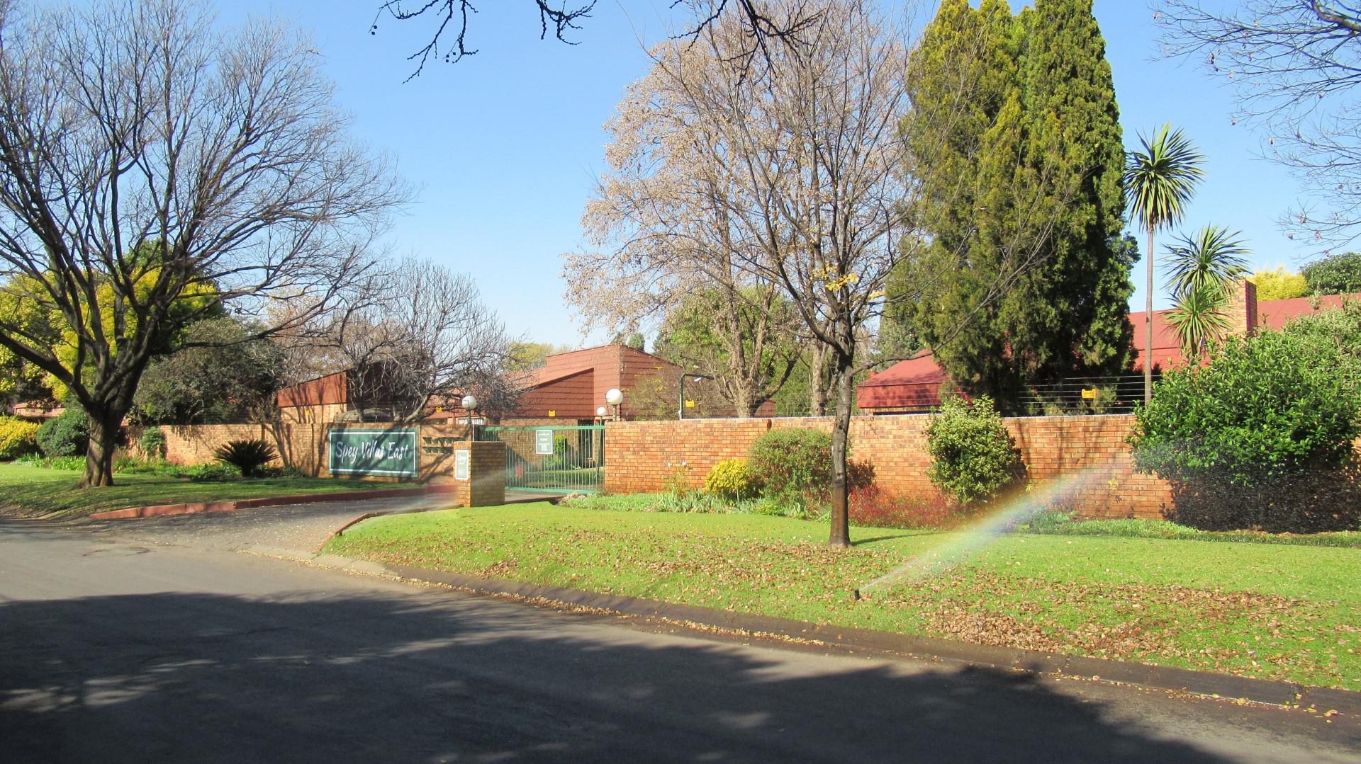 3 Bedroom Townhouse For Sale in Three Rivers for R1,800,000 ENT0226619