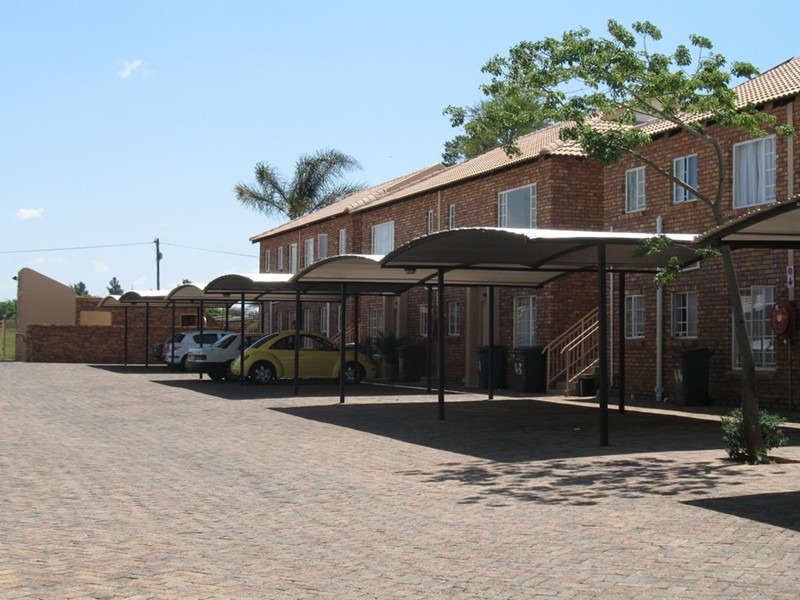 Country Style Townhouse For Sale in Andeon, Close to Pretoria CBD # ...