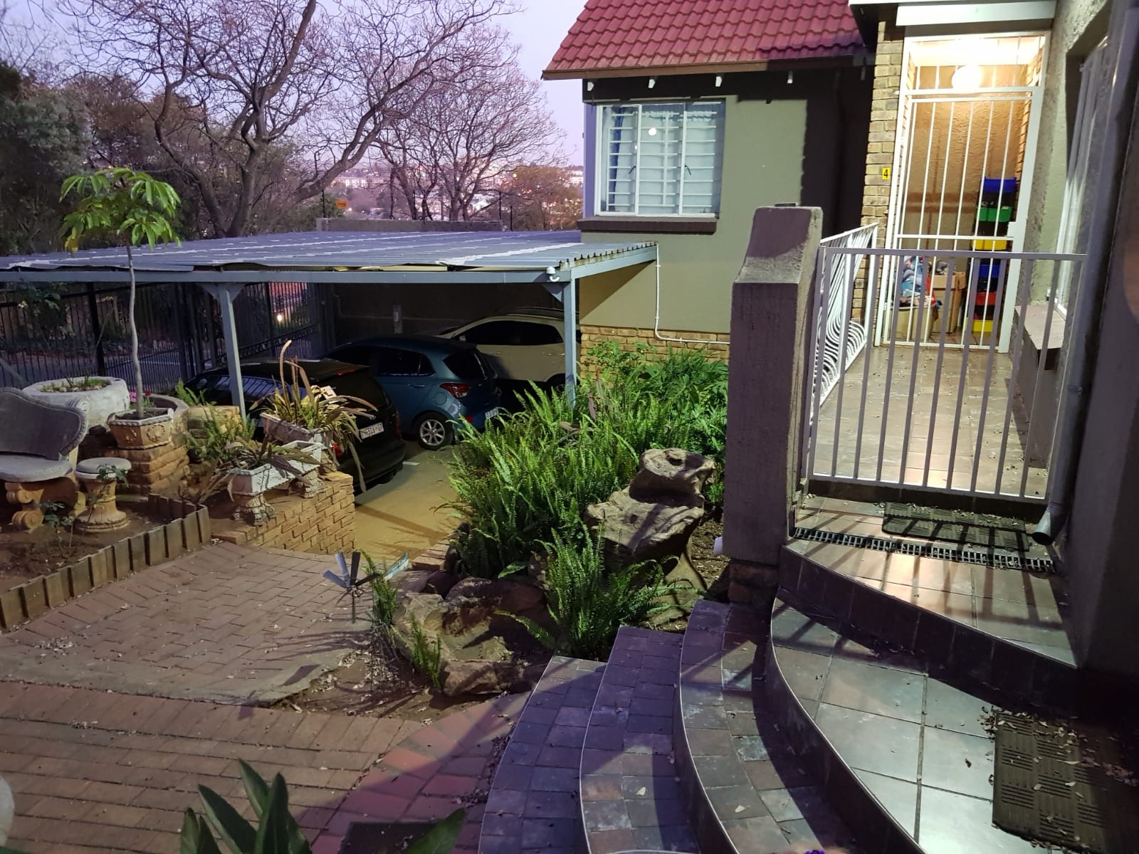 Spacious House with 5 Cottages For Sale, Eastleigh Ridge ENT0233104 MyProperty