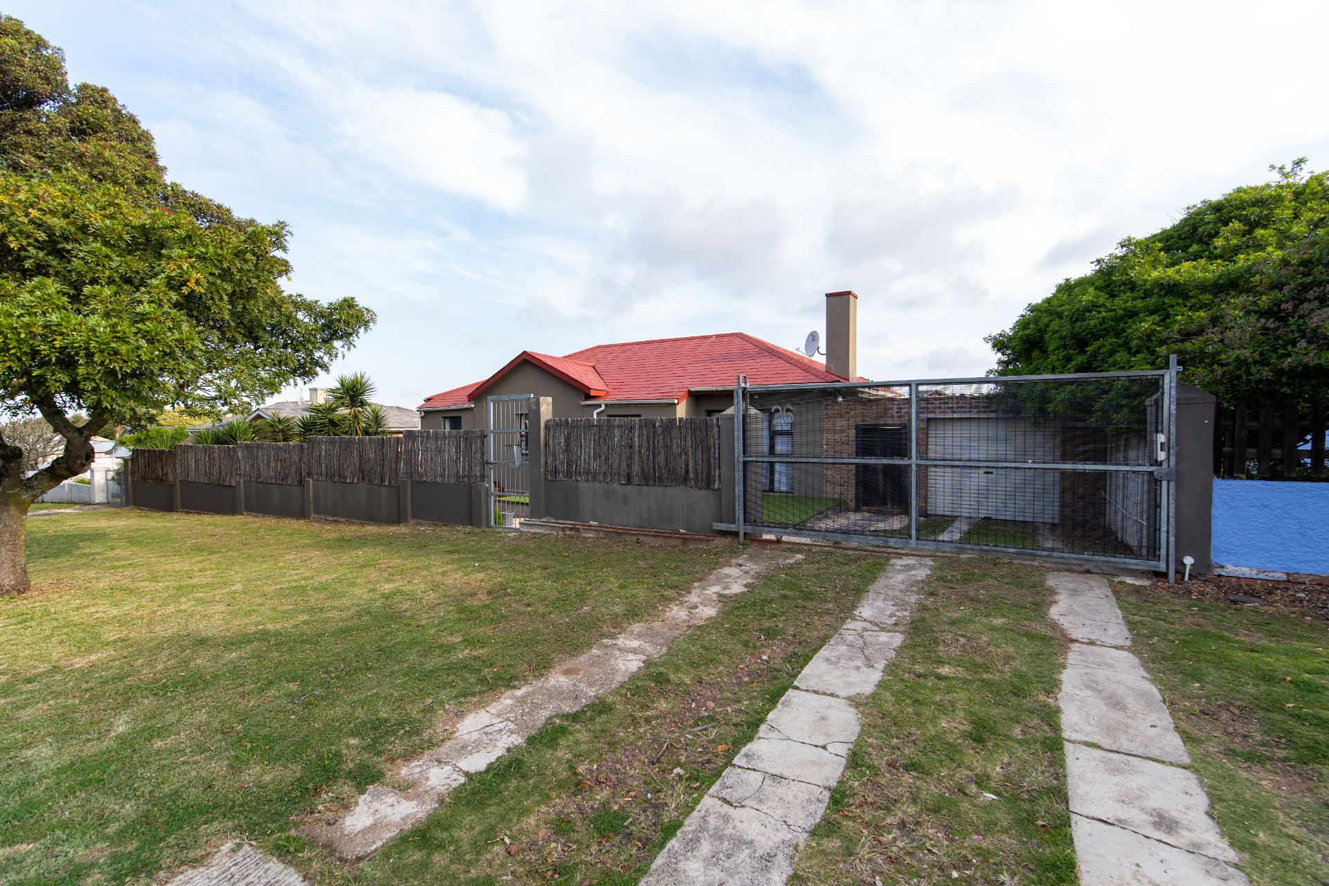 Spacious 4Bedroom House with Flatlet for Sale in Perridgevale 