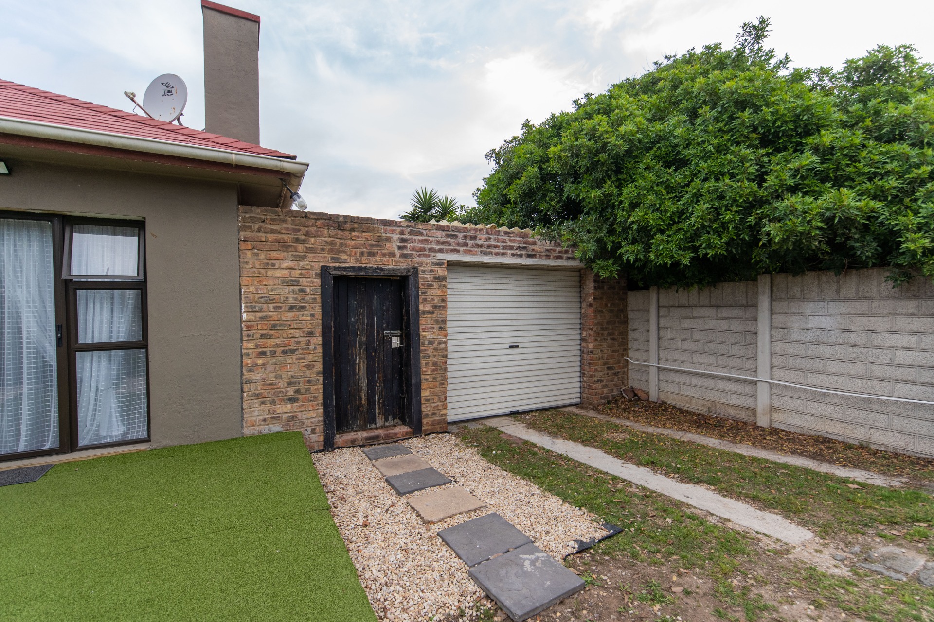 Spacious 4Bedroom House with Flatlet for Sale in Perridgevale 