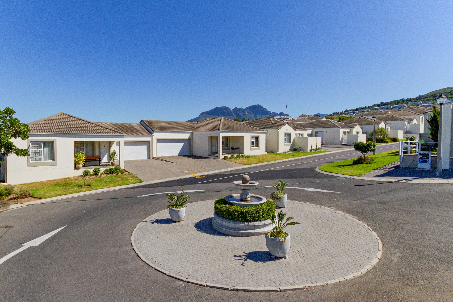 Stunning 3Bedroom House for Sale in Fernwood Estate, PetFriendly