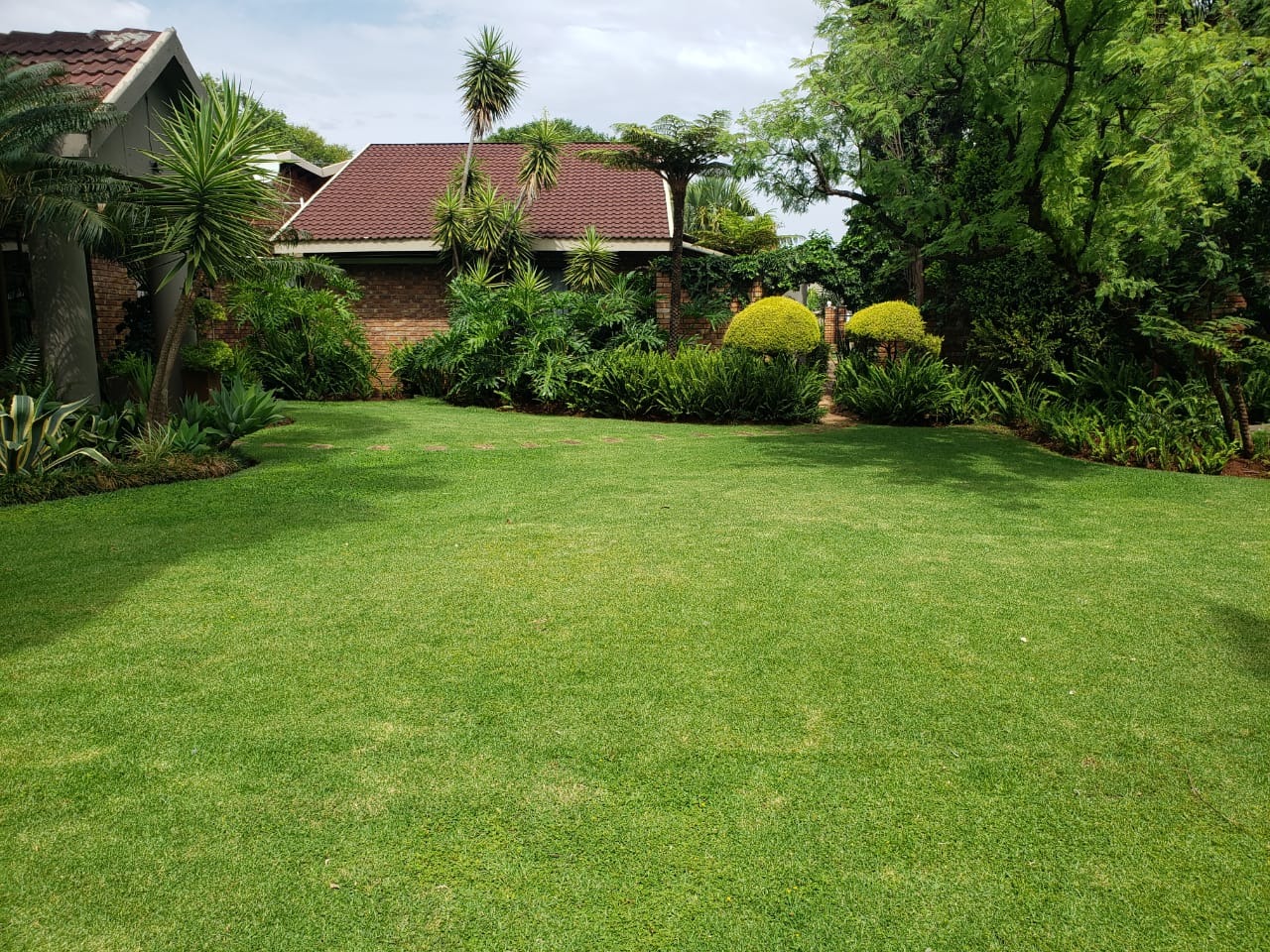 Charming Guest House For Sale in Heatherdale AH, 17 Rooms, Pool. 