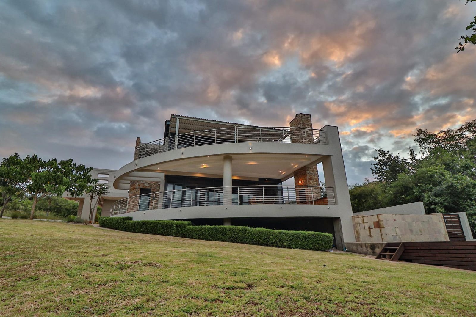 Luxurious 5Bedroom House for Sale in Shandon Estate ENT0239914