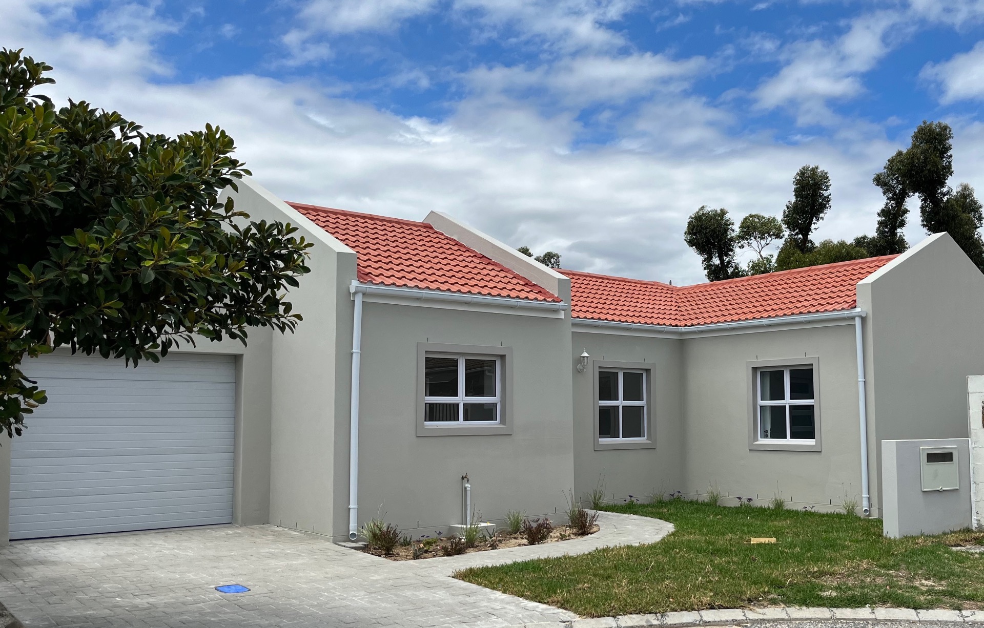 Newly Built House For Sale in Fairview Golf Estate Modern Style! 