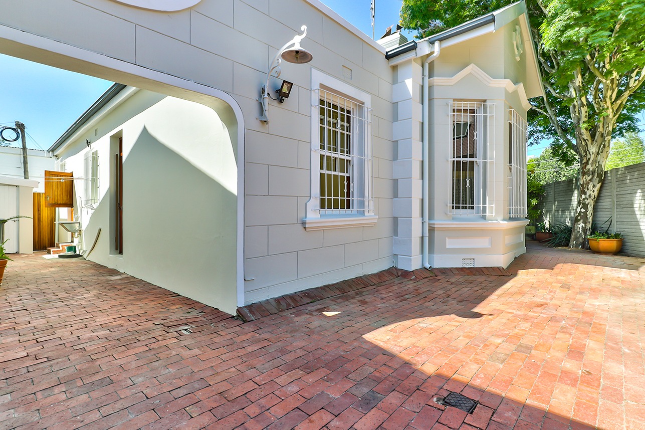 4 Bedroom House in Rondebosch Village For Sale R3,495,000 ENT0241912