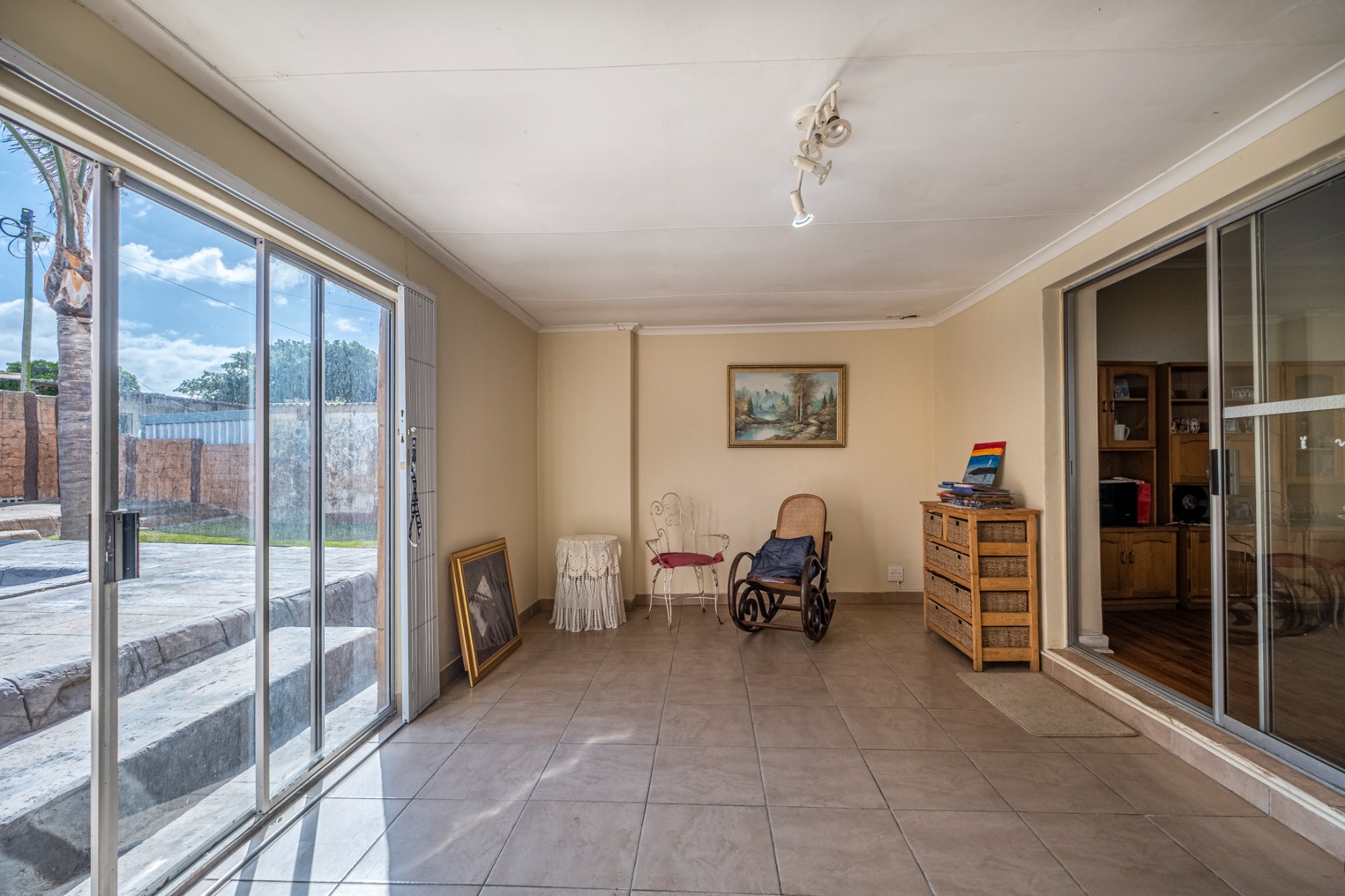 Charming House for Sale in Perridgevale Ideal Family Living 