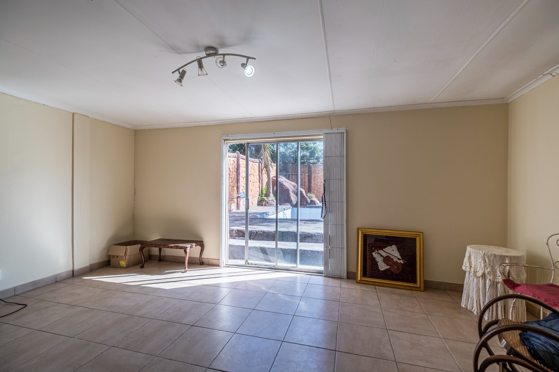 Charming House for Sale in Perridgevale Ideal Family Living 