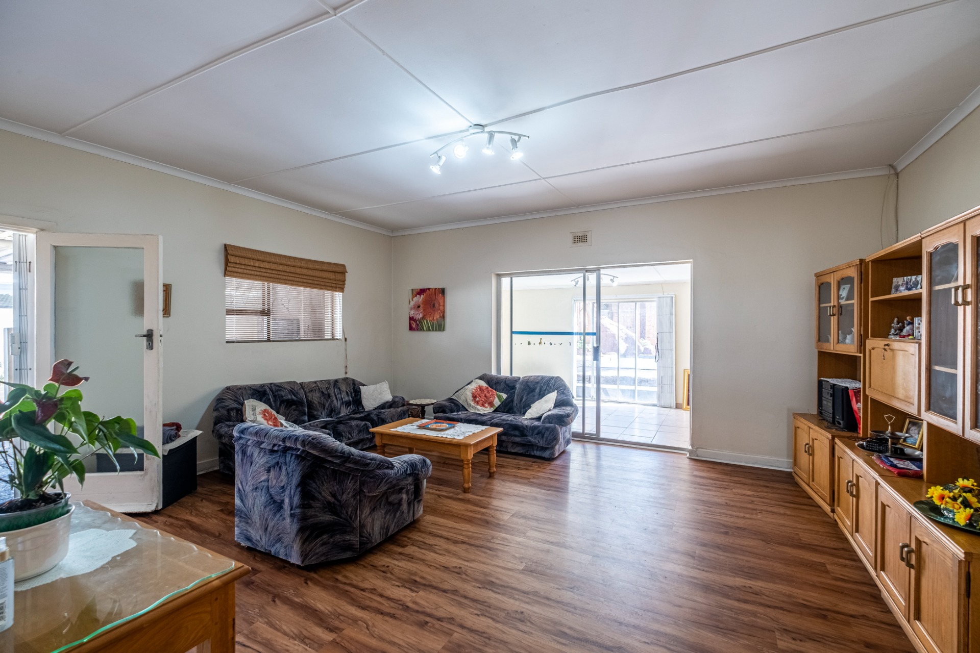 Charming House for Sale in Perridgevale Ideal Family Living 