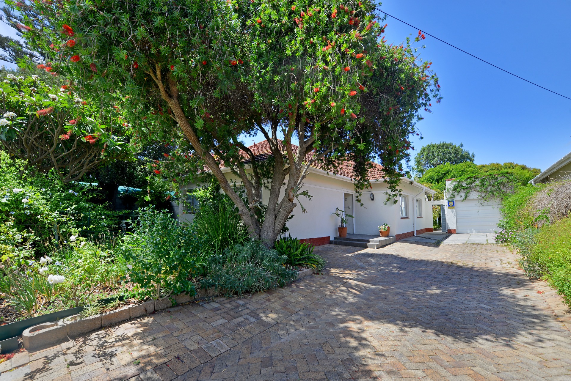 Charming Family Home For Sale in Plumstead with Spacious Layout 