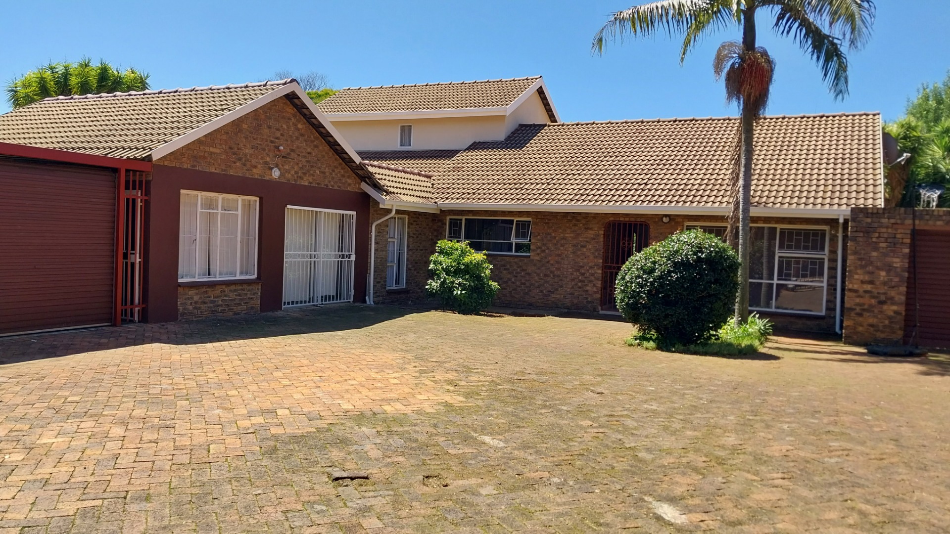 Spacious 4Bedroom House for Sale in Wingate Park, Entertainer's Dream