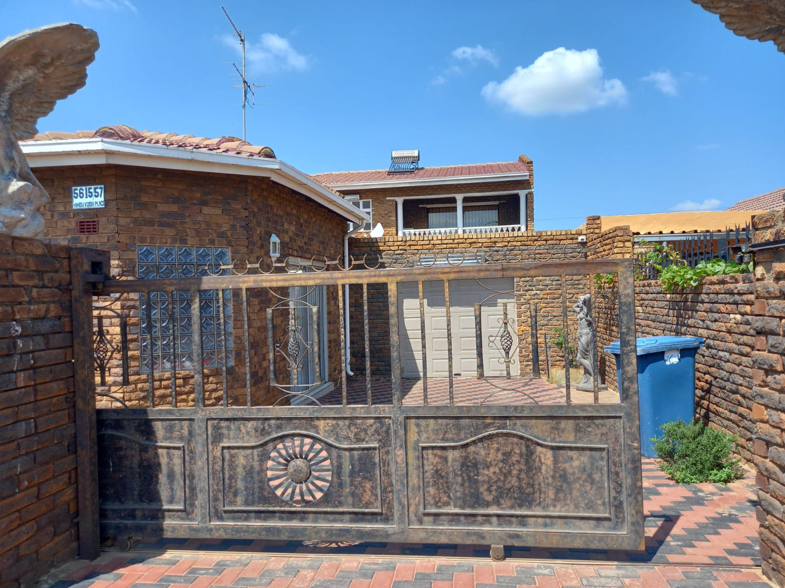 5 Bedroom House in Lenasia, Johannesburg For Sale for R 845,000 ENT0244530