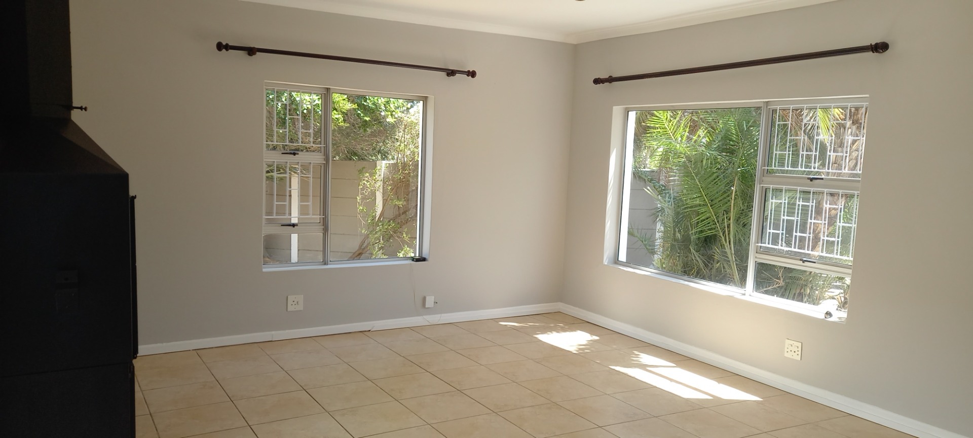 Stunning House For Sale in Anchorage Park with Separate Flat & Pool 