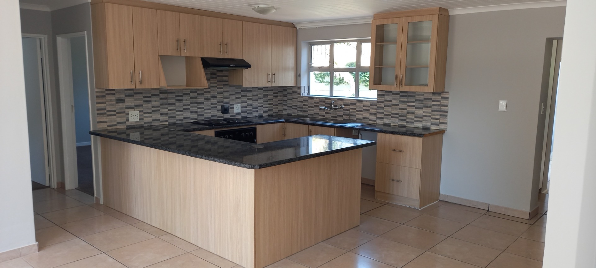 Stunning House For Sale in Anchorage Park with Separate Flat & Pool 