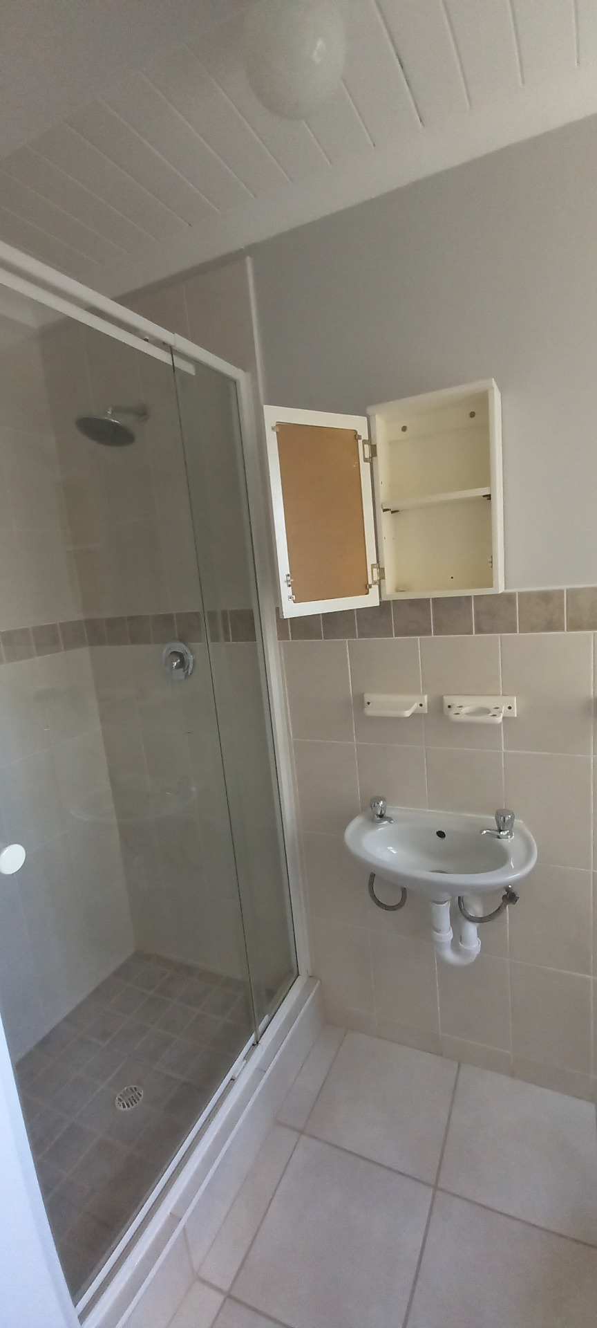 Stunning House For Sale in Anchorage Park with Separate Flat & Pool 