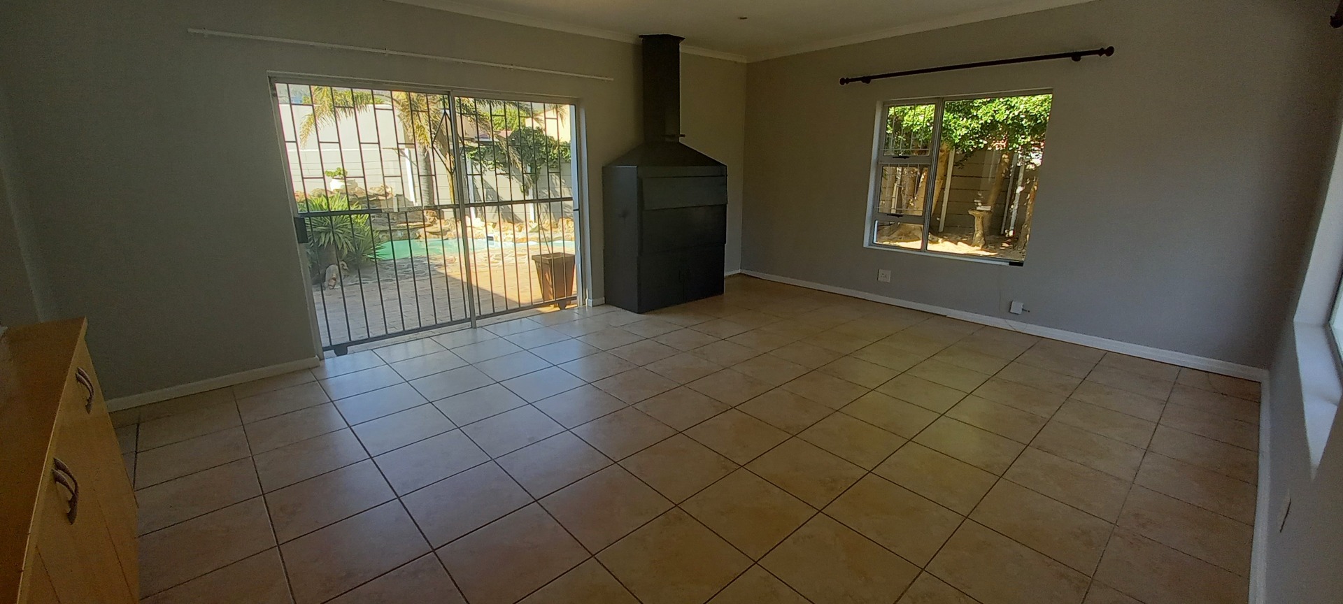 Stunning House For Sale in Anchorage Park with Separate Flat & Pool 