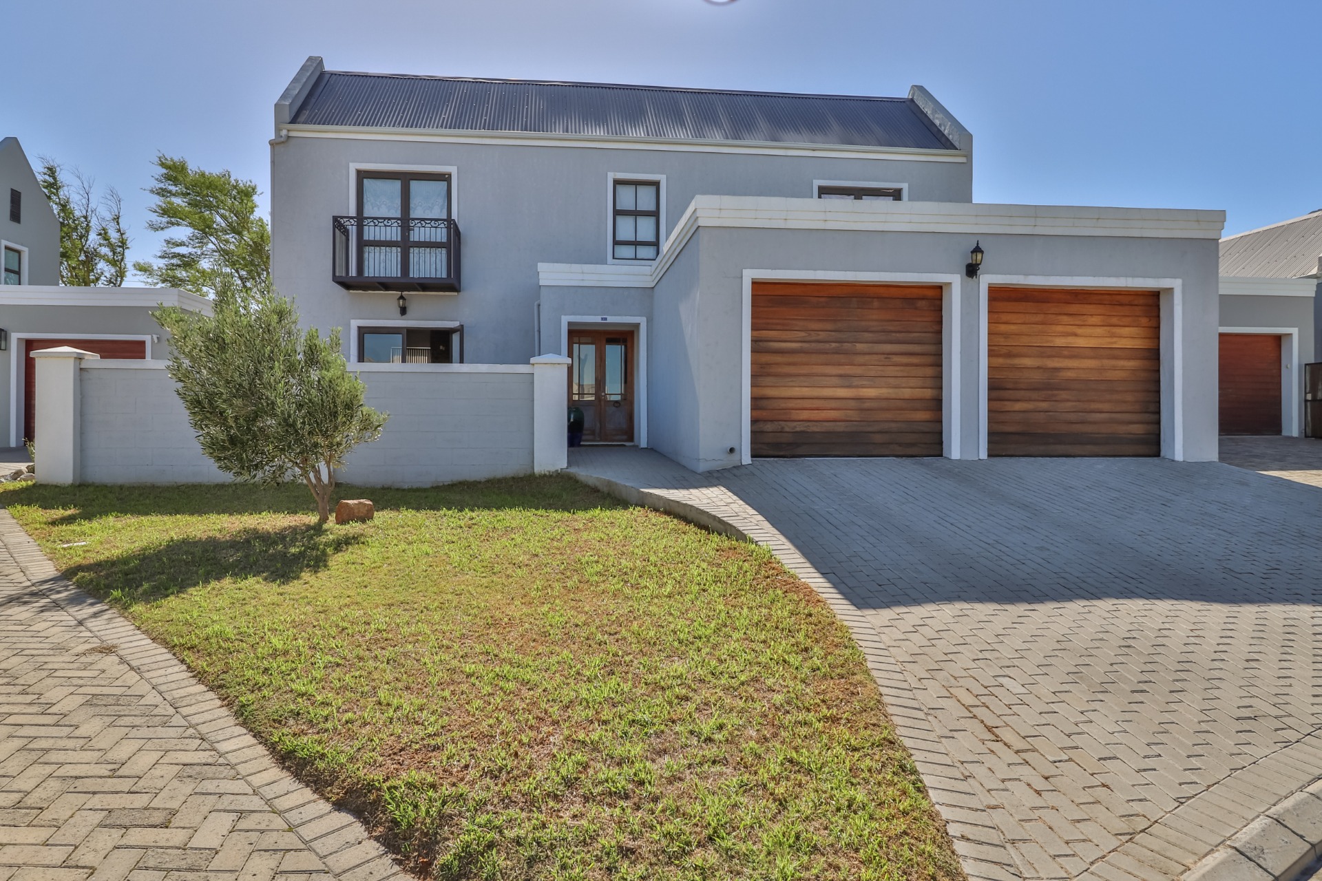 Charming House for Sale in Admirals Park with Sea and Mountain Views 