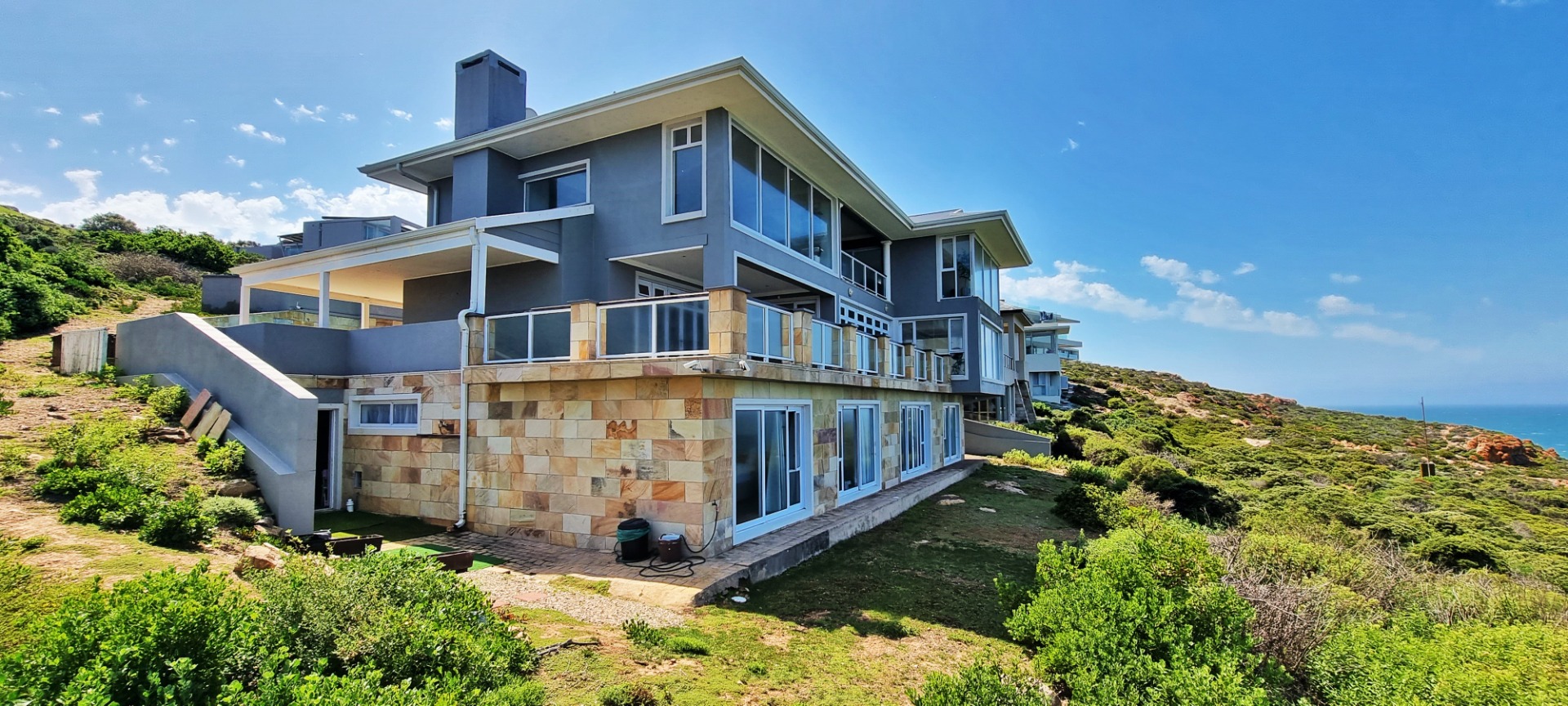 Seafront Family Home in Pinnacle Point Golf Estate, Unbeatable Views 