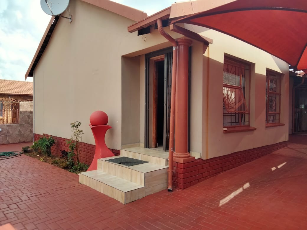 Spacious 4Bedroom House for Sale in Philip Nel Park ENT0246678