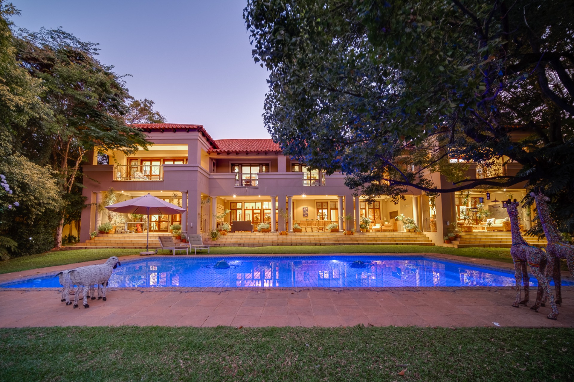 Elegant House for Sale in Waterkloof with Luxurious Features 