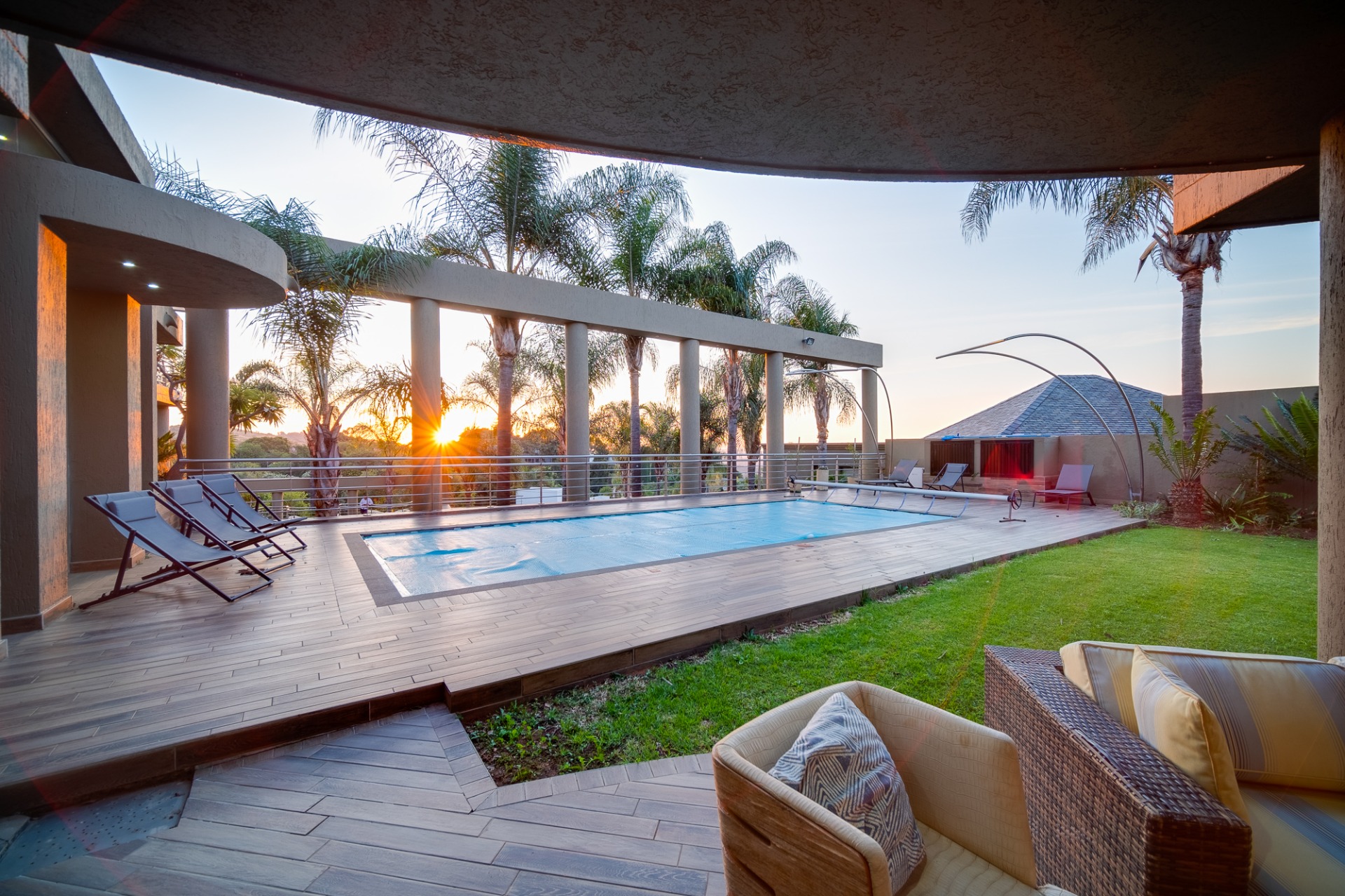 Luxurious Mansion For Sale in Waterkloof Ridge, Boomed Off Area 