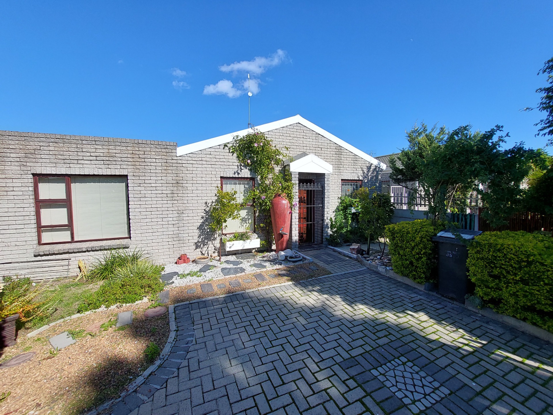 Charming Bonnie Brae House for Sale No Sectional Title Levies 