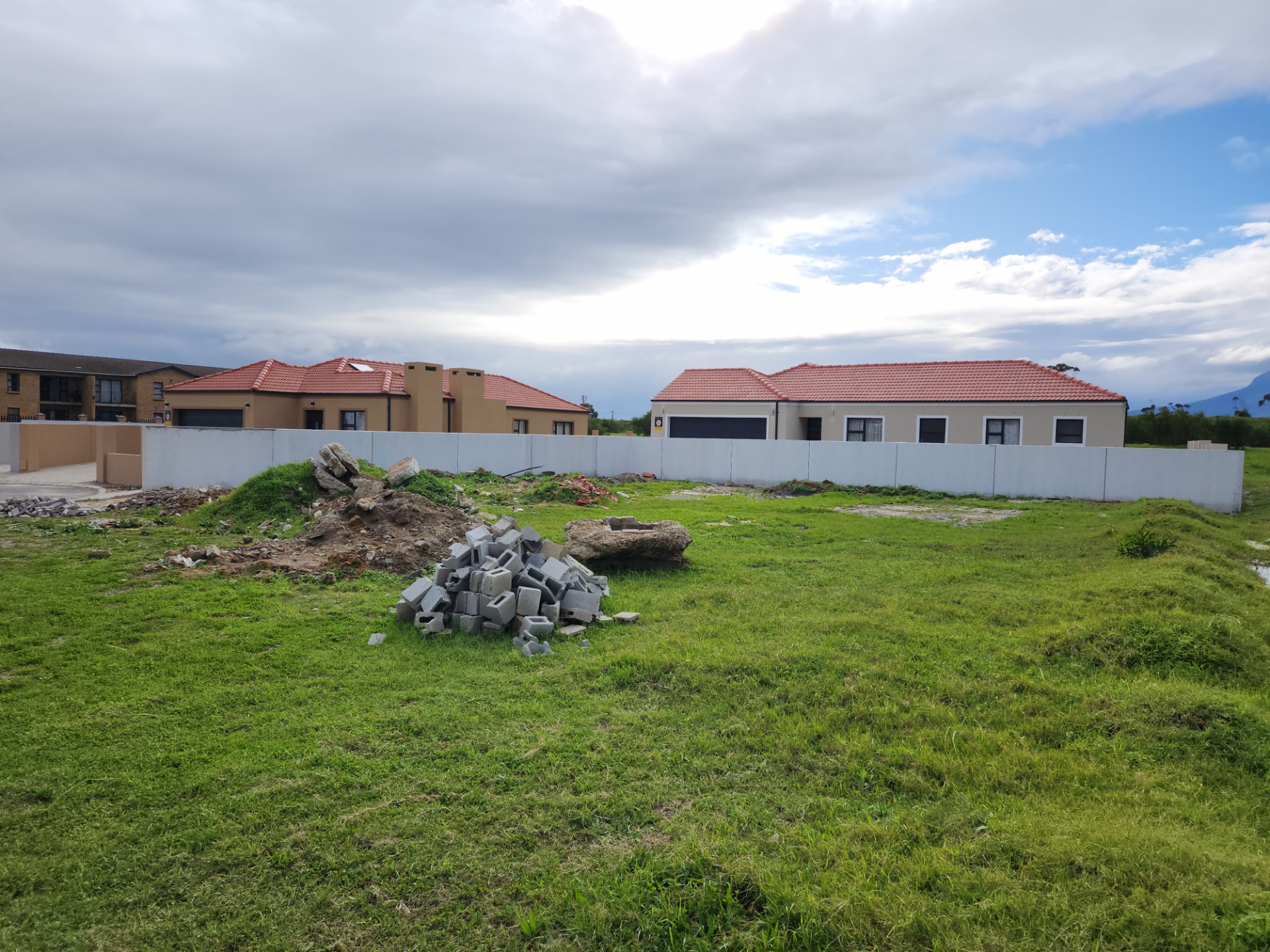 Stunning House for Sale in Fairview Golf Estate Must See! ENT0251920