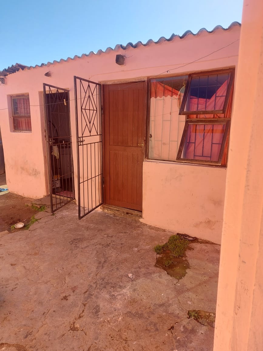 Spacious 2Bedroom House with 3 Flats For Sale in Kwazakhele 