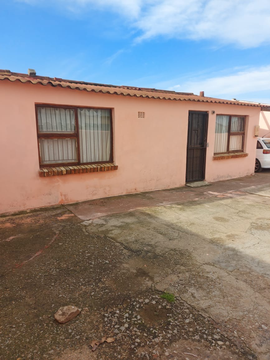 Spacious 2Bedroom House with 3 Flats For Sale in Kwazakhele 