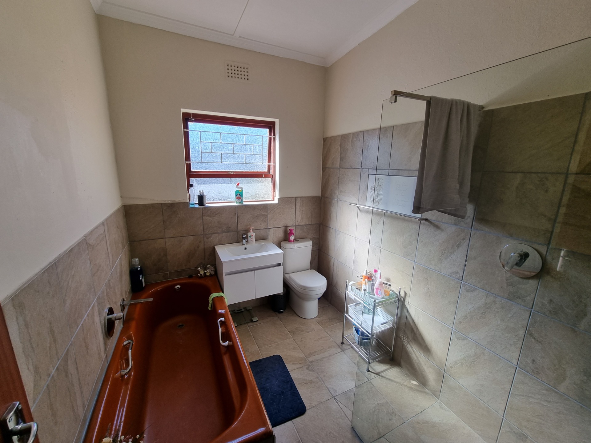 Spacious Oakdale House for Rent with Modern Features ENT0256109