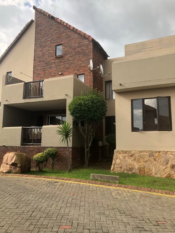 Modern 3Bedroom Townhouse For Sale, Winchester Hills Comfort, Style