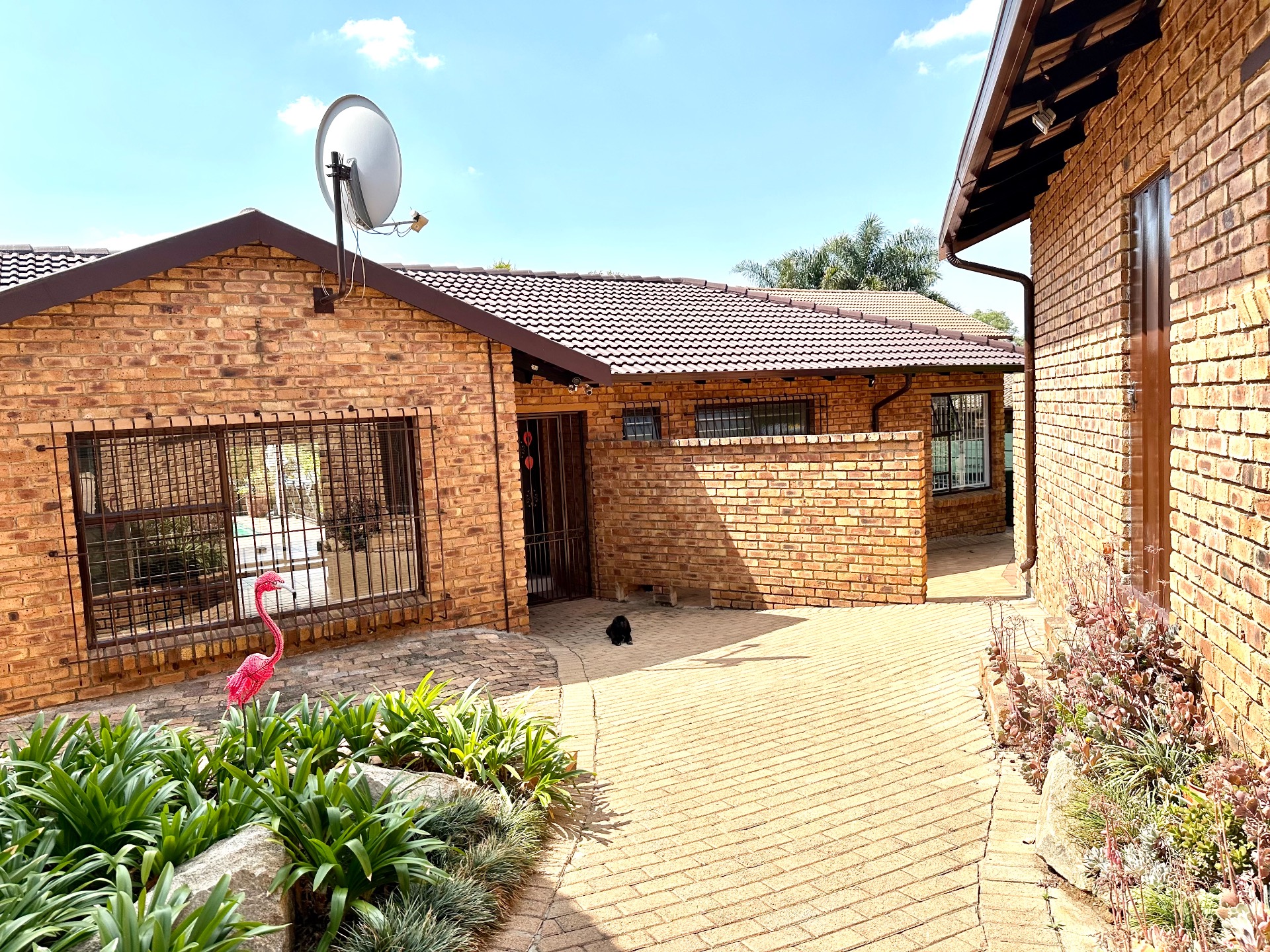 Sundowner House To Rent Family Haven with Pool and Double Garage 