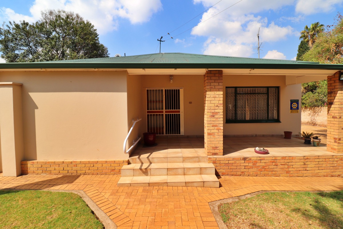 Classic Charm 3Bedroom House For Sale, Primrose Hill Oasis 