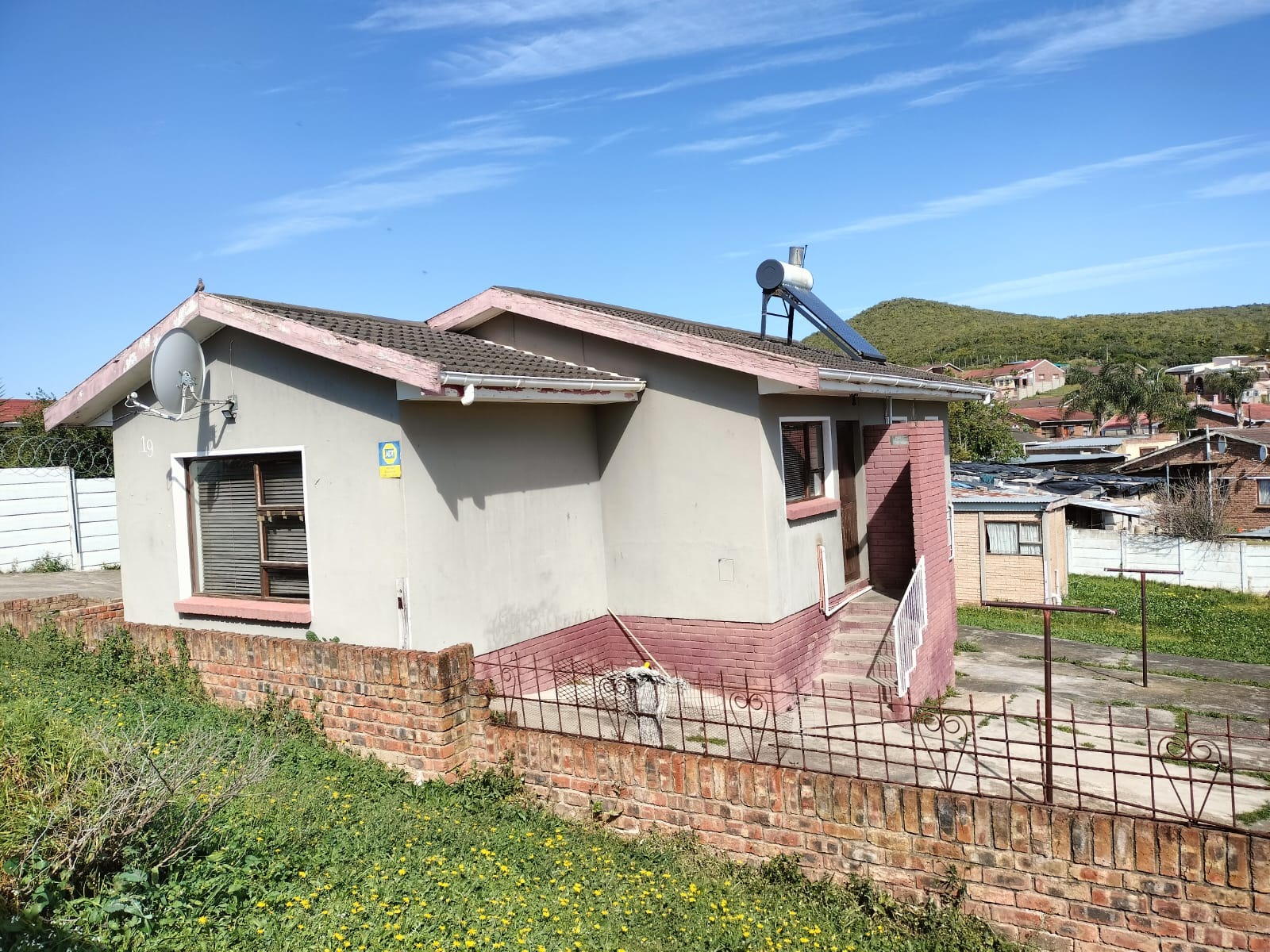 3 Bedroom House in Mountain View, Uitenhage For Sale for R 750,000 